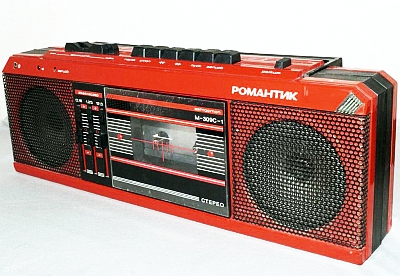 Носимый стереофонический магнитофон "Романтик М-309С"